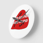 Kupiden Rymnen mit Dummkopf Runde Wanduhr (Winkel)