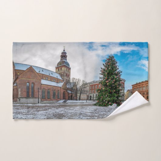 Kuppelplatz mit Weihnachtsbaum in Riga Handtuch (Handtuch)