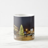 Kuppelplatz mit Weihnachtsbaum in Riga Kaffeetasse (Mittel)