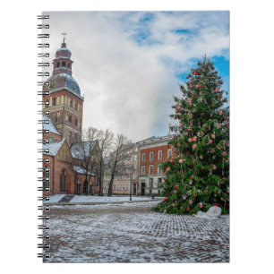 Kuppelplatz mit Weihnachtsbaum in Riga Notizblock