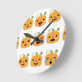 Kürbis-Emojis Runde Wanduhr (Winkel)