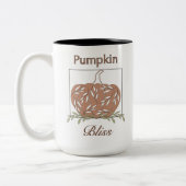 Kürbis in Licht - Kürbisweile Zweifarbige Tasse (Links)