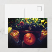 Kürbis-Mums-Tischdekoration mit Candy Corn Postkarte (Vorne/Hinten)
