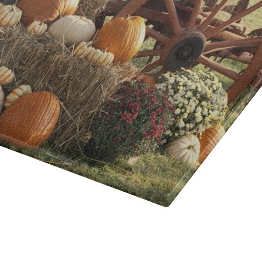 Kürbis und Mummeranzeige im Herbst Schneidebrett (Ecke)