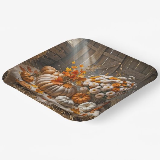 Kürbis und Mums im Herbst in einer Scheune Pappteller (Gewinkelt)