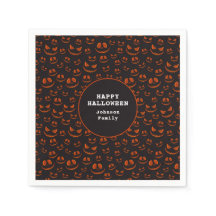 Kürbisaugen und Gras im Schwarzen Halloween-Party