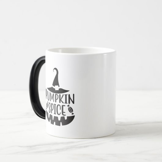 Kürbisgewürz mit einer Jack-O-Lantern-Hexe Verwandlungstasse (Vorderseite Links)