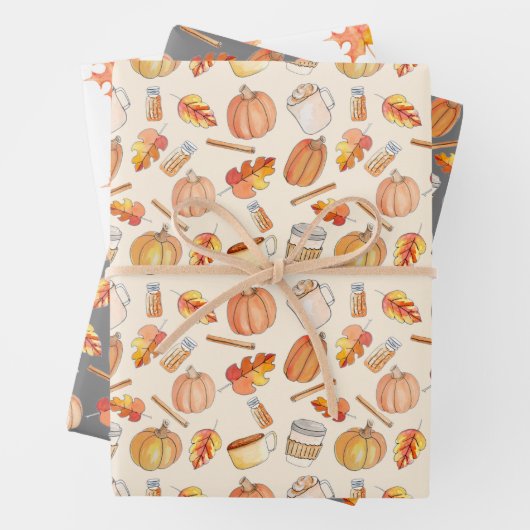 Kürbisgewürze und Blätter im Herbst (Beispiel)