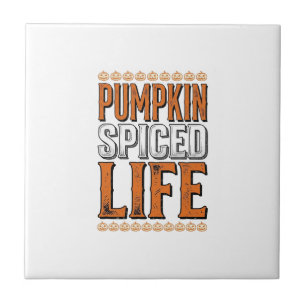 Kürbisgewürztes Leben Vintage-Halloween-Typografie Fliese