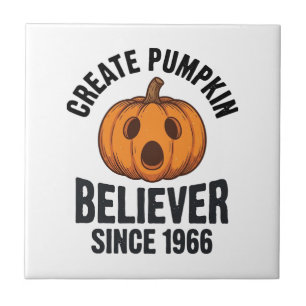 Kürbisgläubiger seit 1966 Vintage-Halloween-Design Fliese