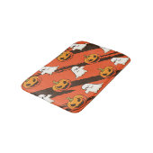 KürbisHalloween-Thema, nahtloses Muster. Badematte (Schrägansicht)