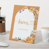 Kürbiskürbis mit Blumenkohl; bitte ein Exemplar mi Sockelschild (In SItu)