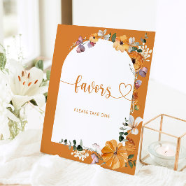 Kürbiskürbis mit Blumenkohl; bitte ein Exemplar mi Sockelschild