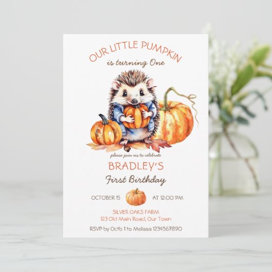 Kürbiskürbis niedlicher Igel Kürbis Geburtstag Einladung (Stehend Vorderseite)