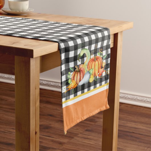 Kürbisse auf schwarzem Gingham Großer Tischläufer (Beispiel)