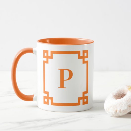 Kürkin-Griechisch-Schlüsselgrenzenmonogramm Tasse (Mit Donut)