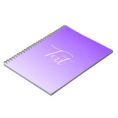 Kursiver Schriftname & editierbarer helllila Ombre Notizblock (Linke Seite)