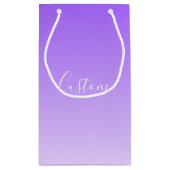 Kursiver Schriftname & editierbarer leichter lila Kleine Geschenktüte (Rückseite)