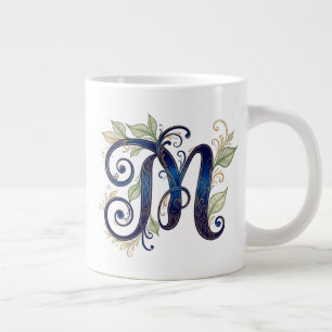 Kursives M – Elegantes Blau & Gold Monogramm Jumbo-Tasse