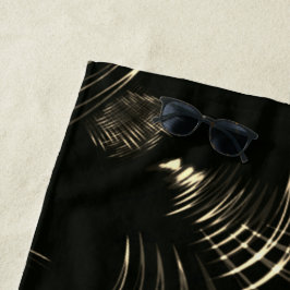 Kurven in Khaki-Farbe und dunklem Hintergrund Strandtuch