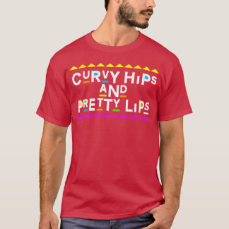 Kurvenreiche Hüften und schöne Lippen im Retro-Sti T-Shirt