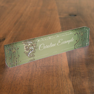 Kurves Steampunk-Klaviertastatur. Namensplakette