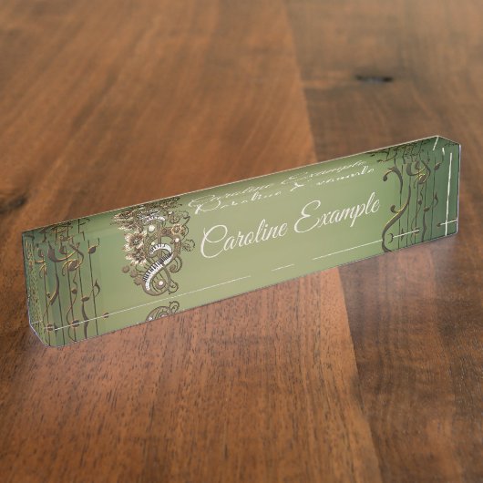 Kurves Steampunk-Klaviertastatur. Namensplakette (Seite)