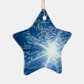 Kurz aufhalten bei des Holzes auf einem Keramikornament (Rechts)