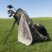 Kurz-gezüchtetes Owl mit Vole in den Süden Golfhandtuch (Gras)