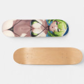 Kurz-Grünhaarige Anime-Girl Skateboard (Horizontal)