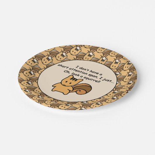 Kurze Aufmerksamkeit Span Eichhörnchendesign Pappteller (Schrägansicht)