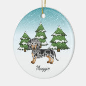 Kurze Dackel Schwarz & Tan Dapple im Winter Keramik Ornament (Links)