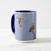 Kurze Eule an einem schneebedeckten Tag Tasse (Vorderseite Links)