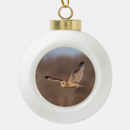 Kurze Eule im Flug Keramik Kugel-Ornament