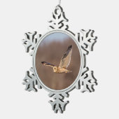 Kurze Eule im Flug Schneeflocken Zinn-Ornament (Rechts)