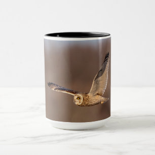 Kurze Eule im Flug Tasse