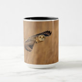 Kurze Eule im Grasland Tasse (Zentrum)