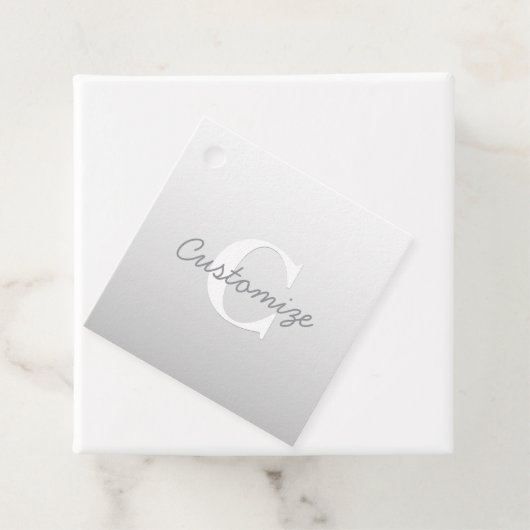 Kurzer Name oder anderer Text mit Monogramm | Grad Geschenkanhänger (Beispiel)