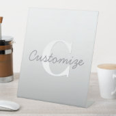 Kurzer Name oder anderer Text mit Monogramm | Grad Sockelschild (In Situ)