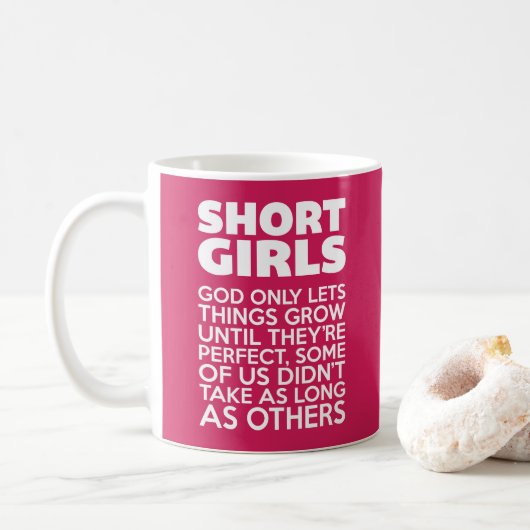 Kurzes Girls-Zitat Kaffeetasse (Mit Donut)