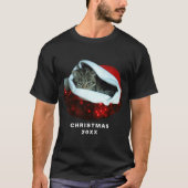 Kurzfristige graue Katze Rote Weihnachtsmannmütze  T-Shirt (Vorderseite)