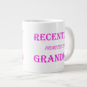 Kürzlich in rosa Schrift für Oma beworben Jumbo-Tasse (Vorderseite Rechts)