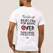 Kurzschlauch-T - Shirt: über qualifiziert (weiß) T-Shirt (Rückseite)