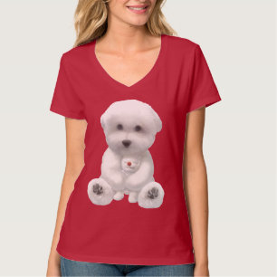 Kuscheliger Moment: Lächelnder Bichon umarmt Mini- T-Shirt