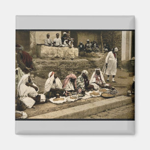 Kuskusverkäufer und ein arabisches Café, Tunis, Magnet