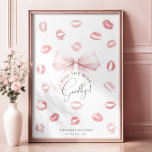 Küss die Miss Goodbye Keepake Poster<br><div class="desc">Das "Kiss the Miss Goodbye Keepake Poster" ist ein wunderschön gestaltetes Medaillon, das die Spannung und Freude eines Brautparty perfekt verkörpert. Dieses Poster verbindet moderne Eleganz mit zeitloser Romantik und bietet den Gästen einen einzigartigen und herzlichen verließt auf dem besondere Anlass. Im Mittelpunkt des Designs steht ein romantischer Bogen in...</div>