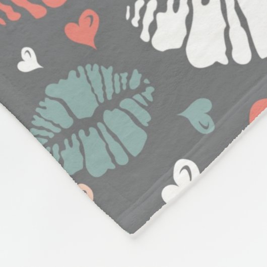 Kuss-Druck und Herz-Muster Fleecedecke (Ecke)