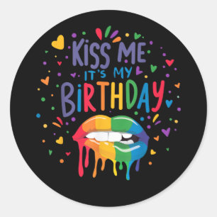 Küss mich, es ist mein Geburtstag Runder Aufkleber