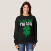Küss mich, ich bin arabisch-irischer Shamrock St.  Sweatshirt (Vorne ganz)