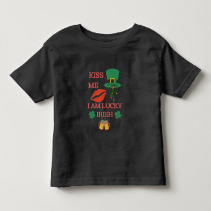 Küss mich, ich bin heute ein Glücklicher Ire T-Shi Kleinkind T-shirt